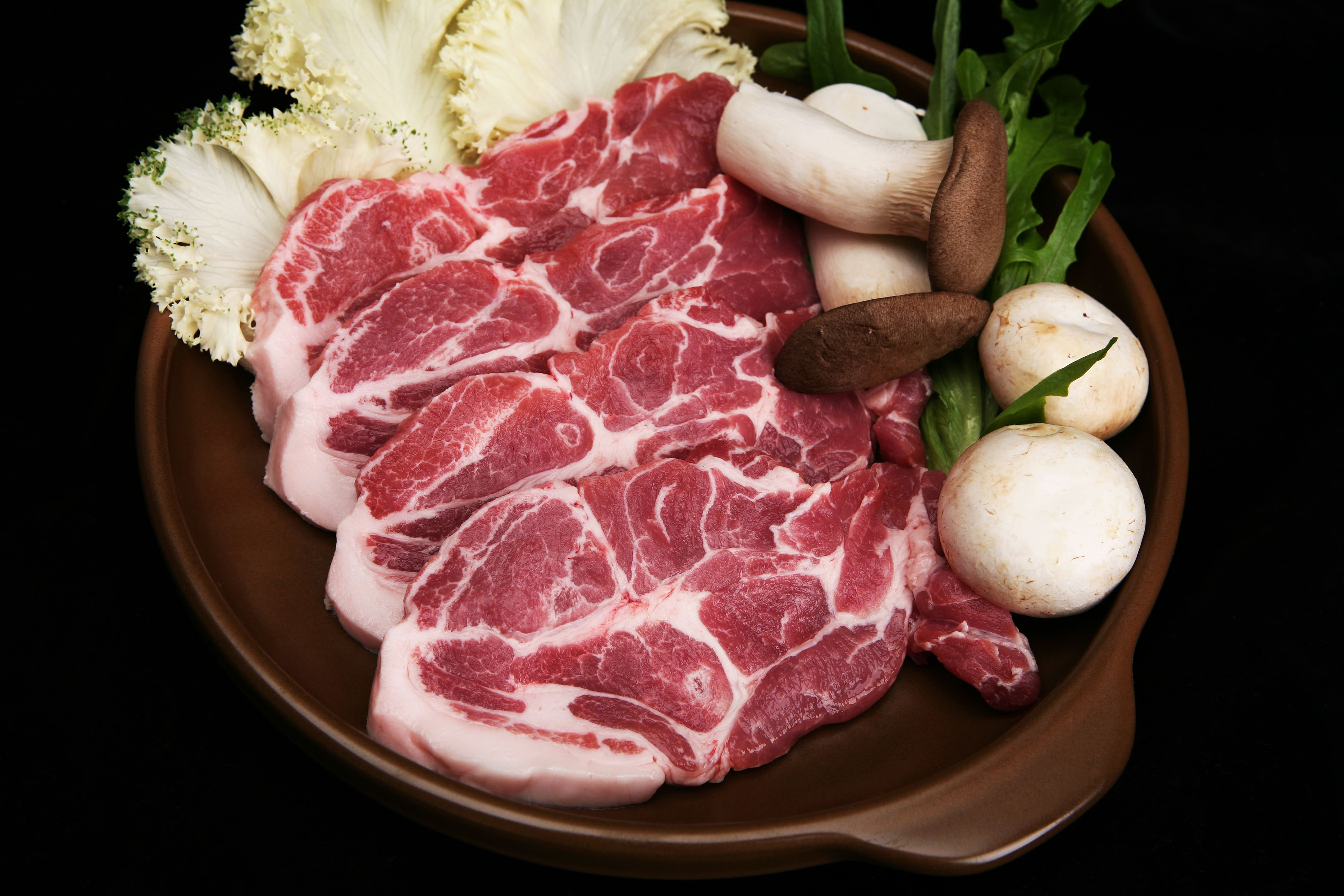 홍삼 먹고 자란 '진안한우 진삼우'와 육질이 다른 진안돼지 '깜도야'