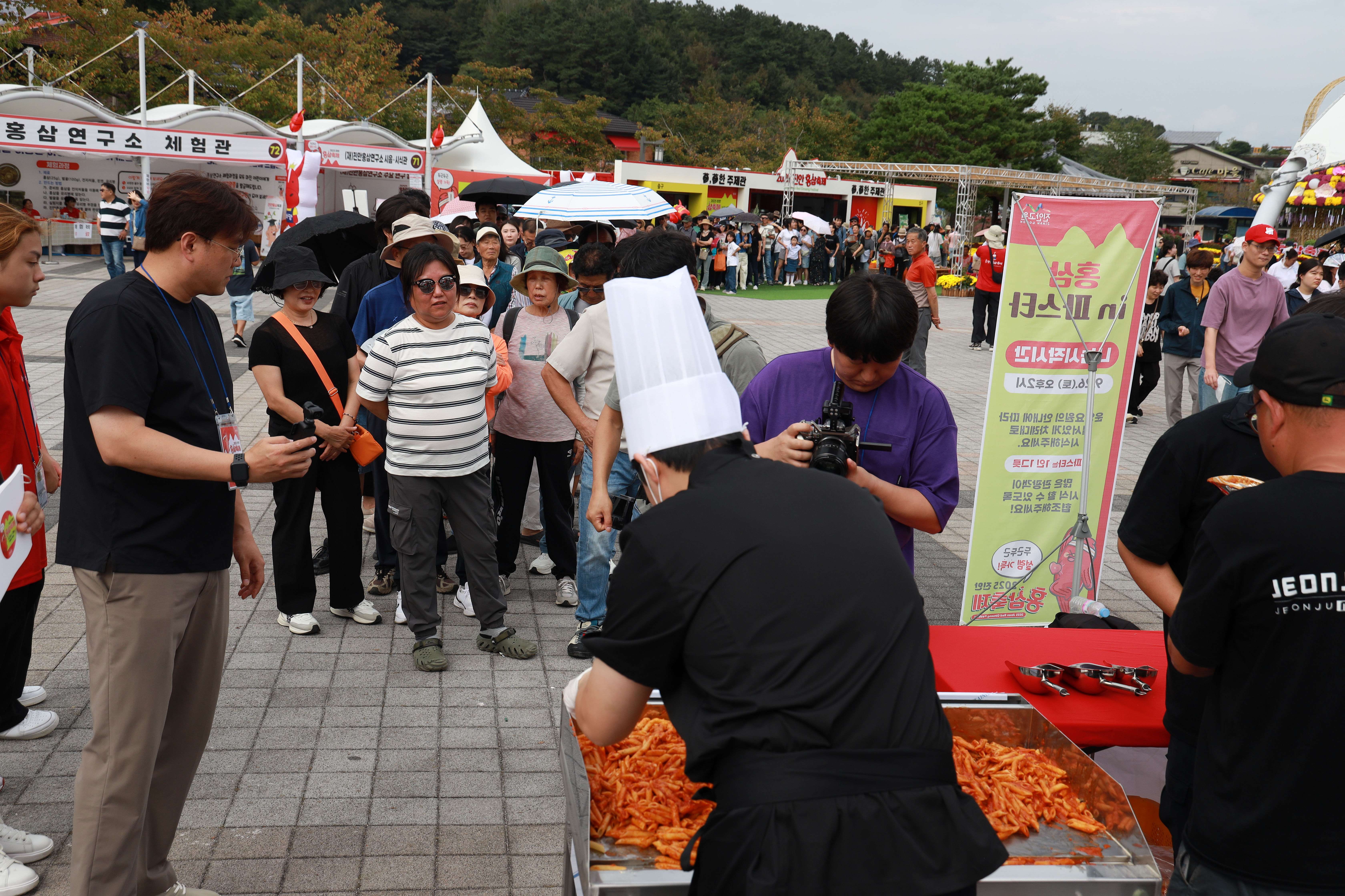 홍삼 IN 파스타 체험“홍삼, 맛있어지다”건강한 홍삼이 감각적인 요리를 만나 특별한 메뉴로 재탄생!진안에서만 만날 수 있는 이색 먹거리 체험입니다.