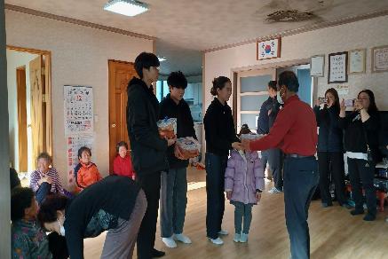 안천초중고등학교 학생 김치나눔 행사