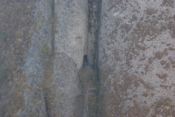 암마이봉 등산로에서 본 화엄굴 이미지(1)