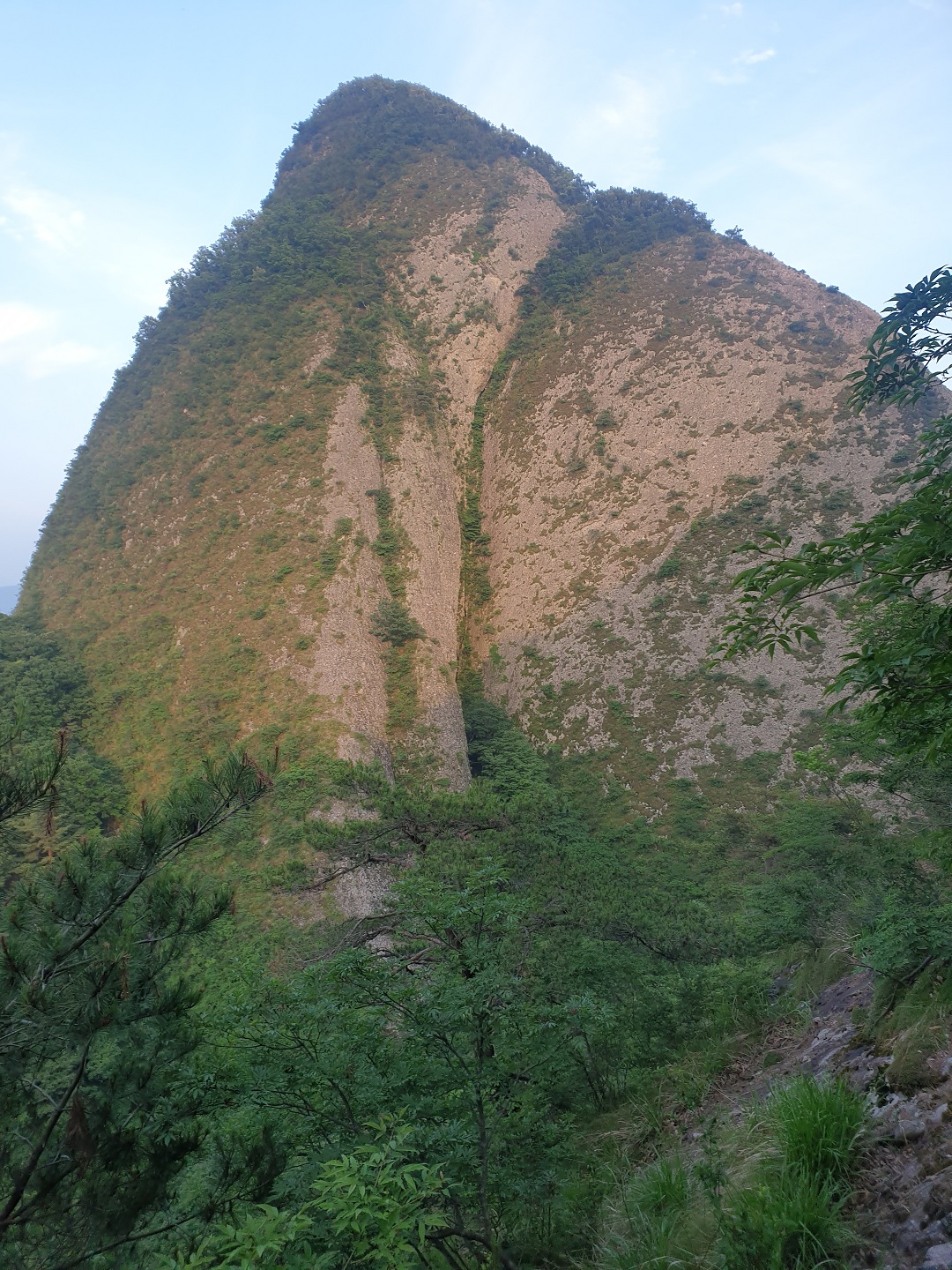 암마이봉에서 바라본 수마이봉입니다.(2020.06.16) 이미지(1)
