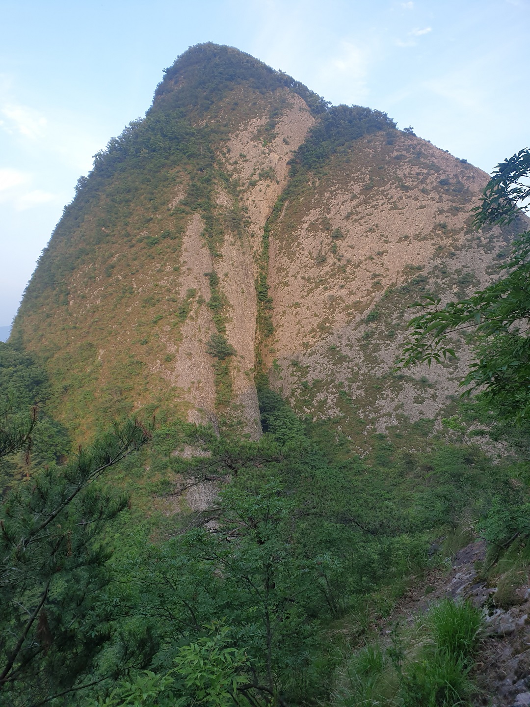 암마이봉에서 바라본 수마이봉입니다.(2020.06.16) 이미지(1)