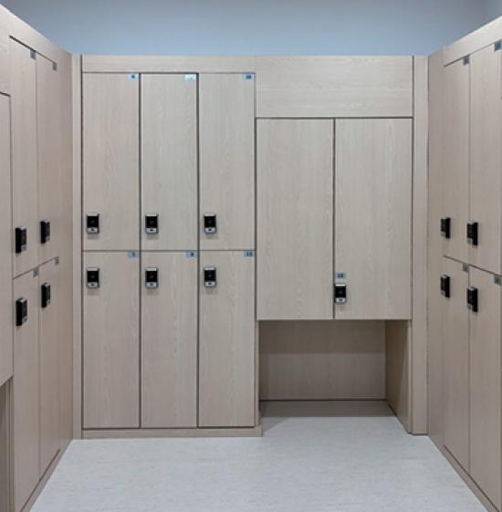 2층 목욕탕 라커룸